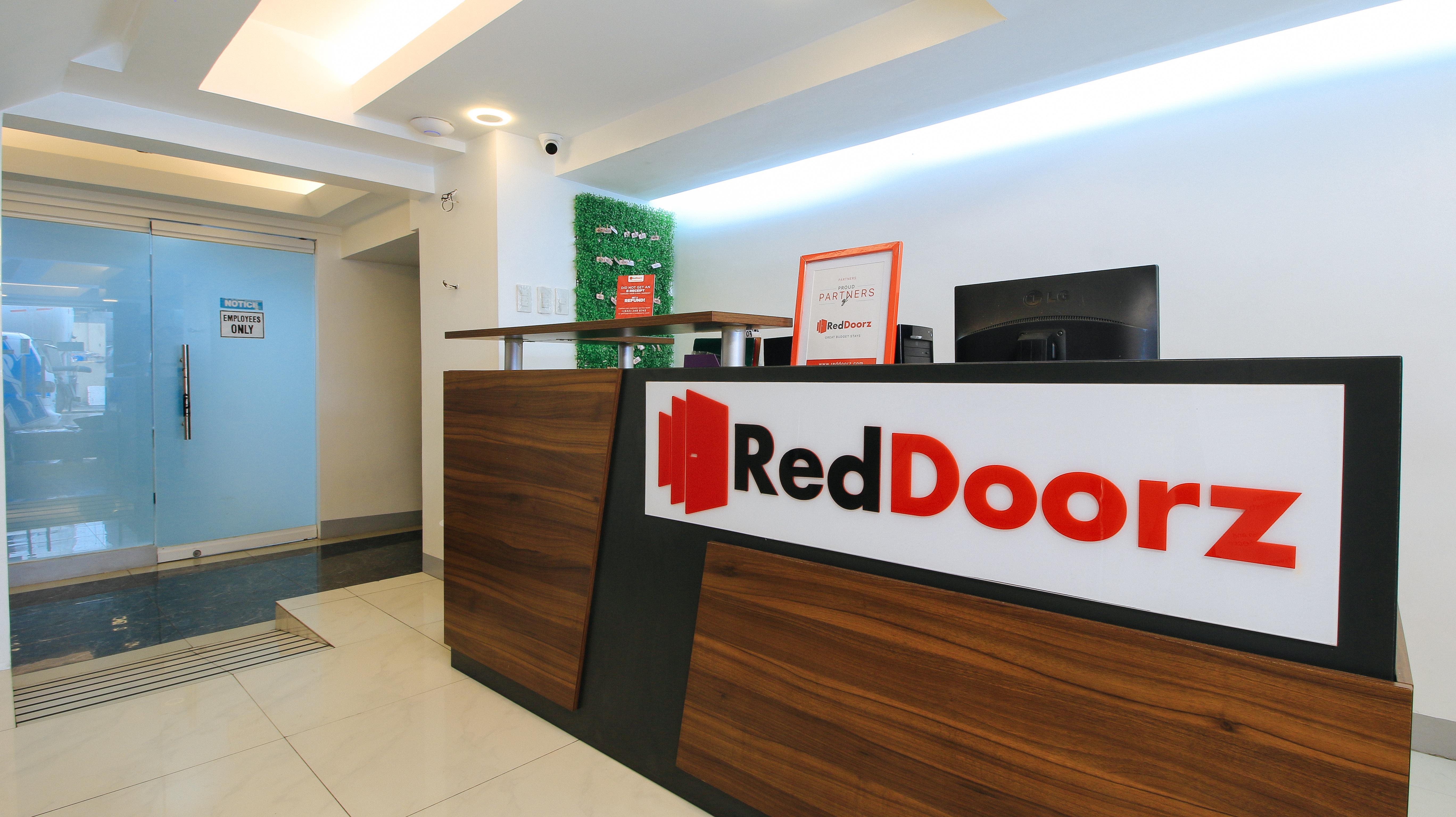 Reddoorz Plus @ San Marcelino Malate Manila Exterior photo