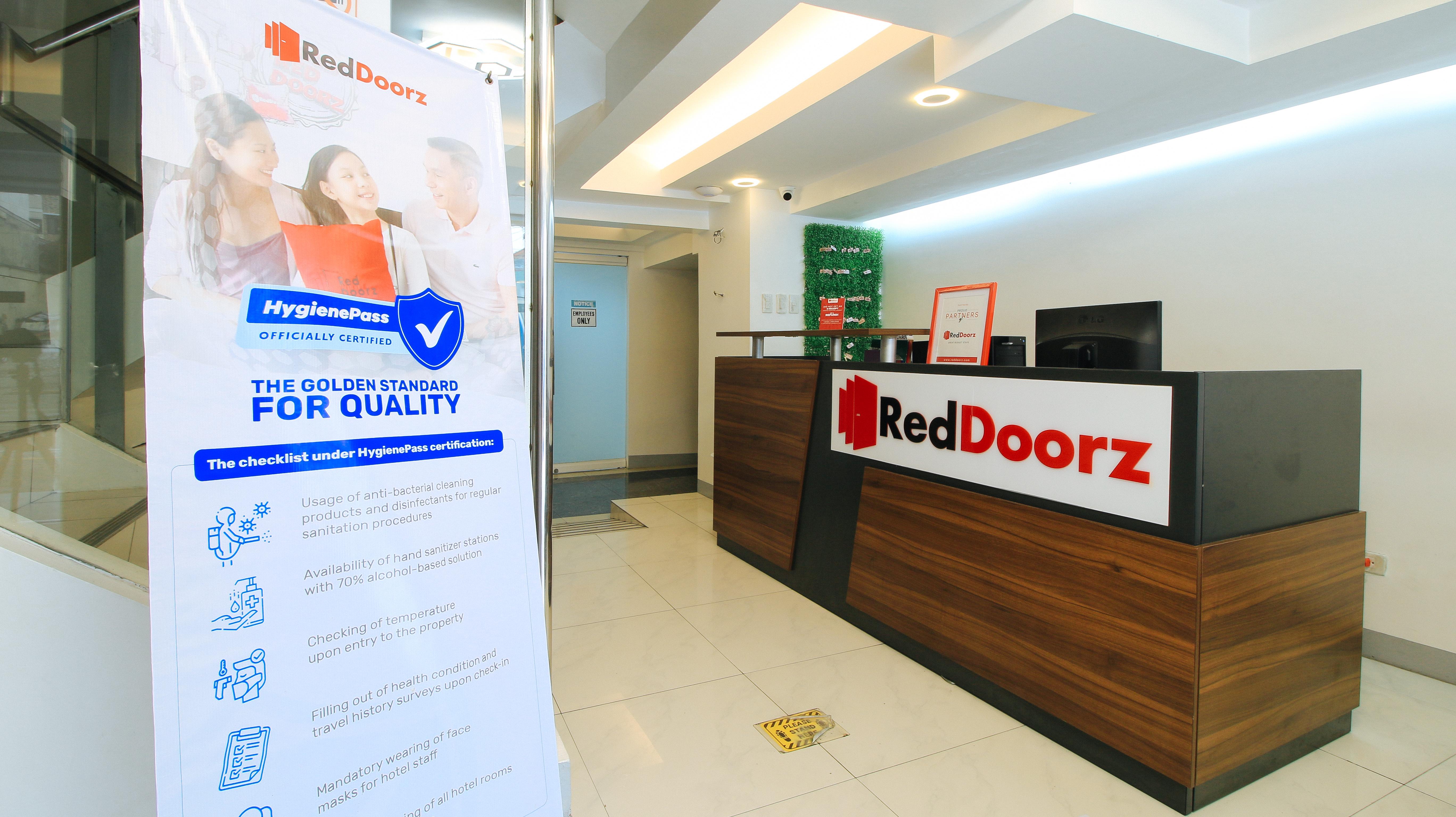 Reddoorz Plus @ San Marcelino Malate Manila Exterior photo