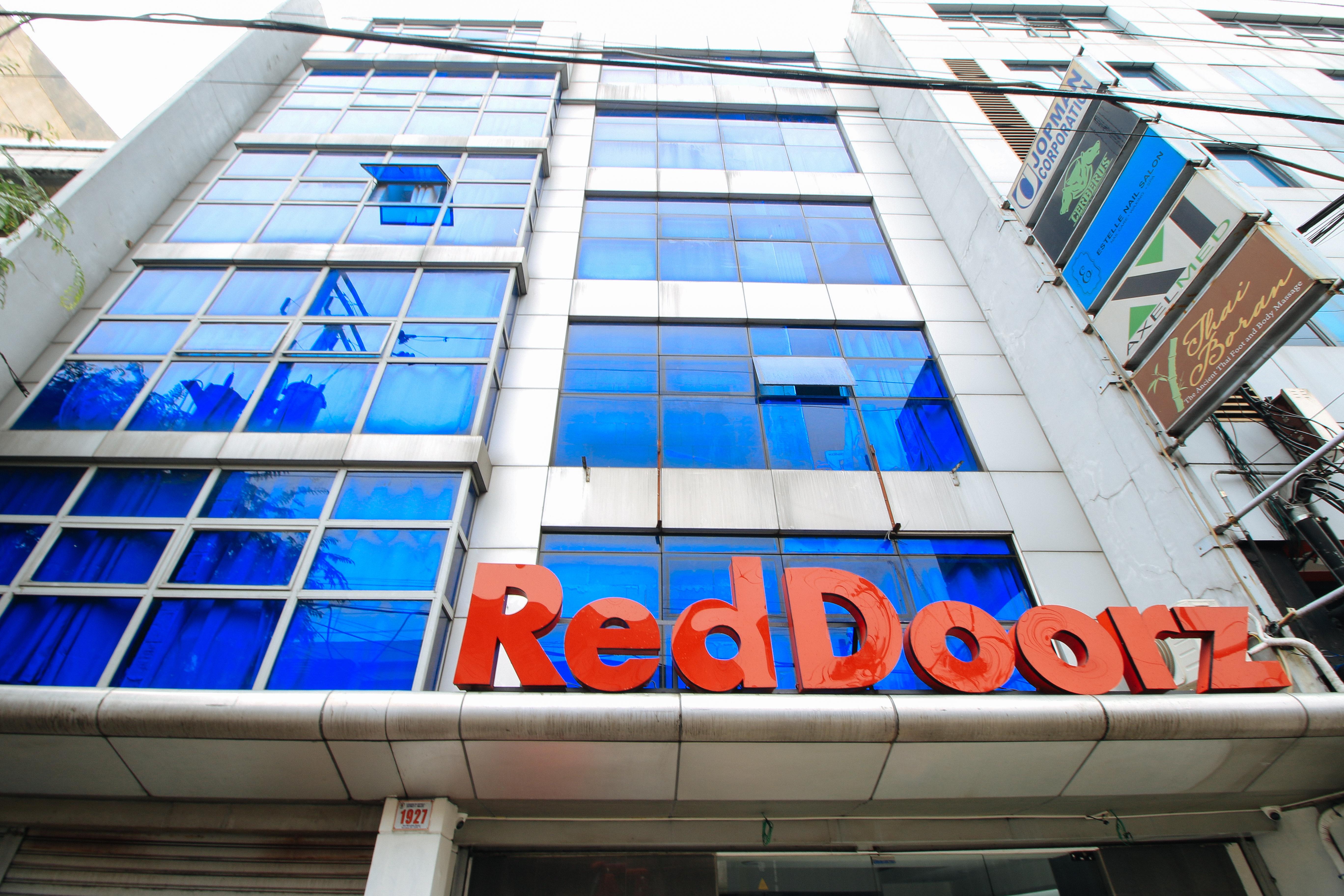 Reddoorz Plus @ San Marcelino Malate Manila Exterior photo